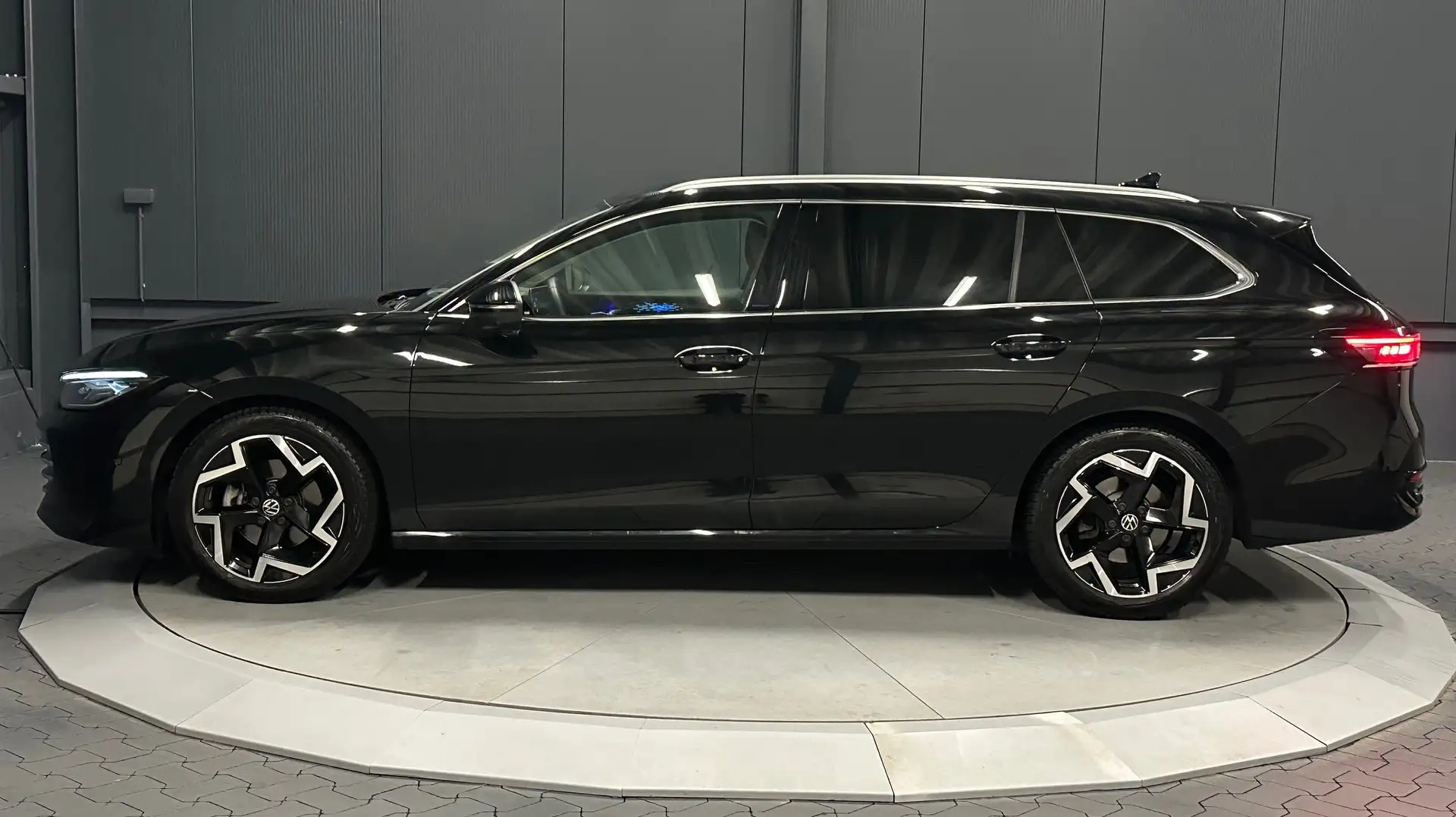 Volkswagen Passat Variant 2.0 TDI Elegance*Sport-Paket*AHK*Top View*Massage* Noir - 2