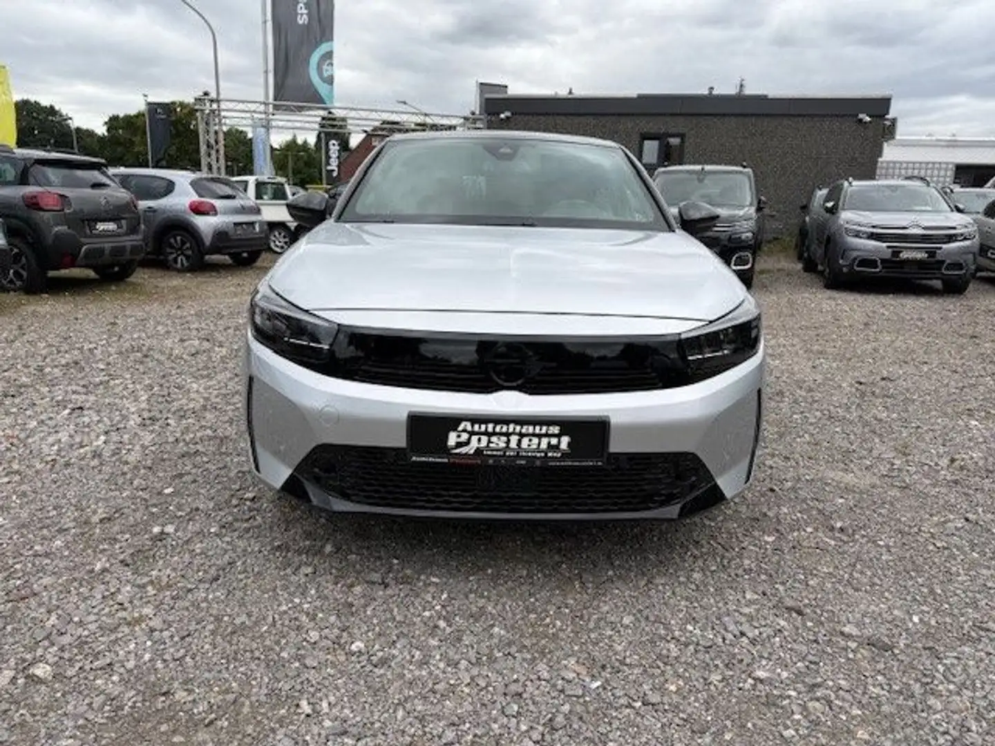 Opel Corsa F GS Automatic Silber - 2