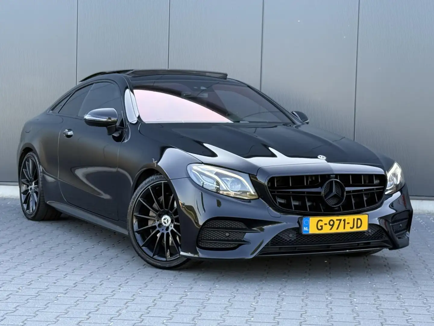 Mercedes-Benz E 200 Coupé Pano - AMG Line - Widescreen - Sfeerverlicht Zwart - 2