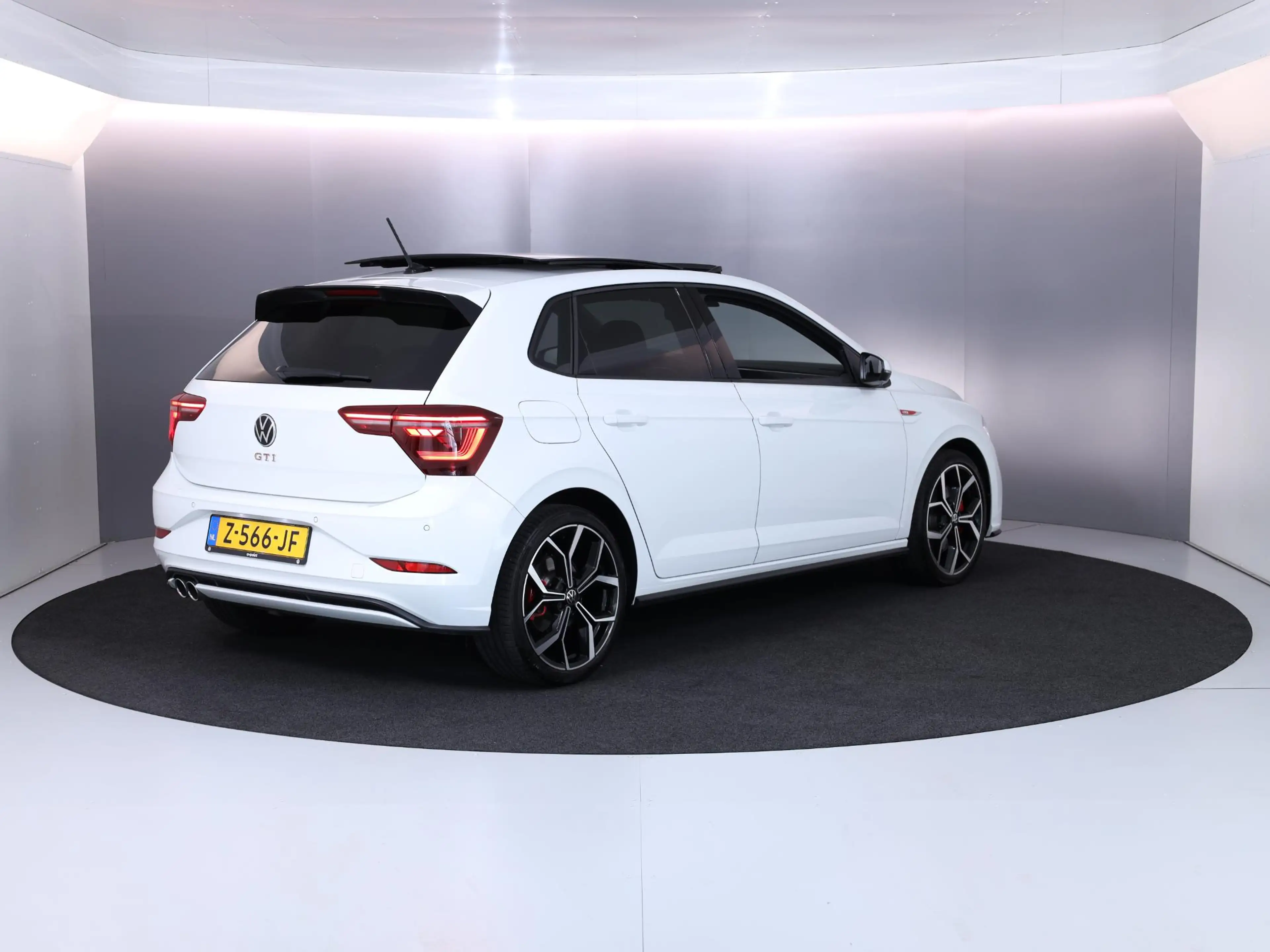Volkswagen Polo GTI 2.0 TSI Automaat (DSG) | Panoramadak |  | Achterui — photo 2