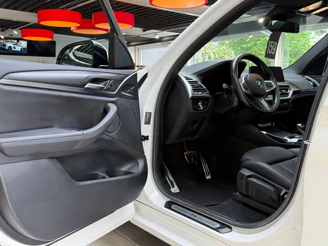 BMW X3 view 9