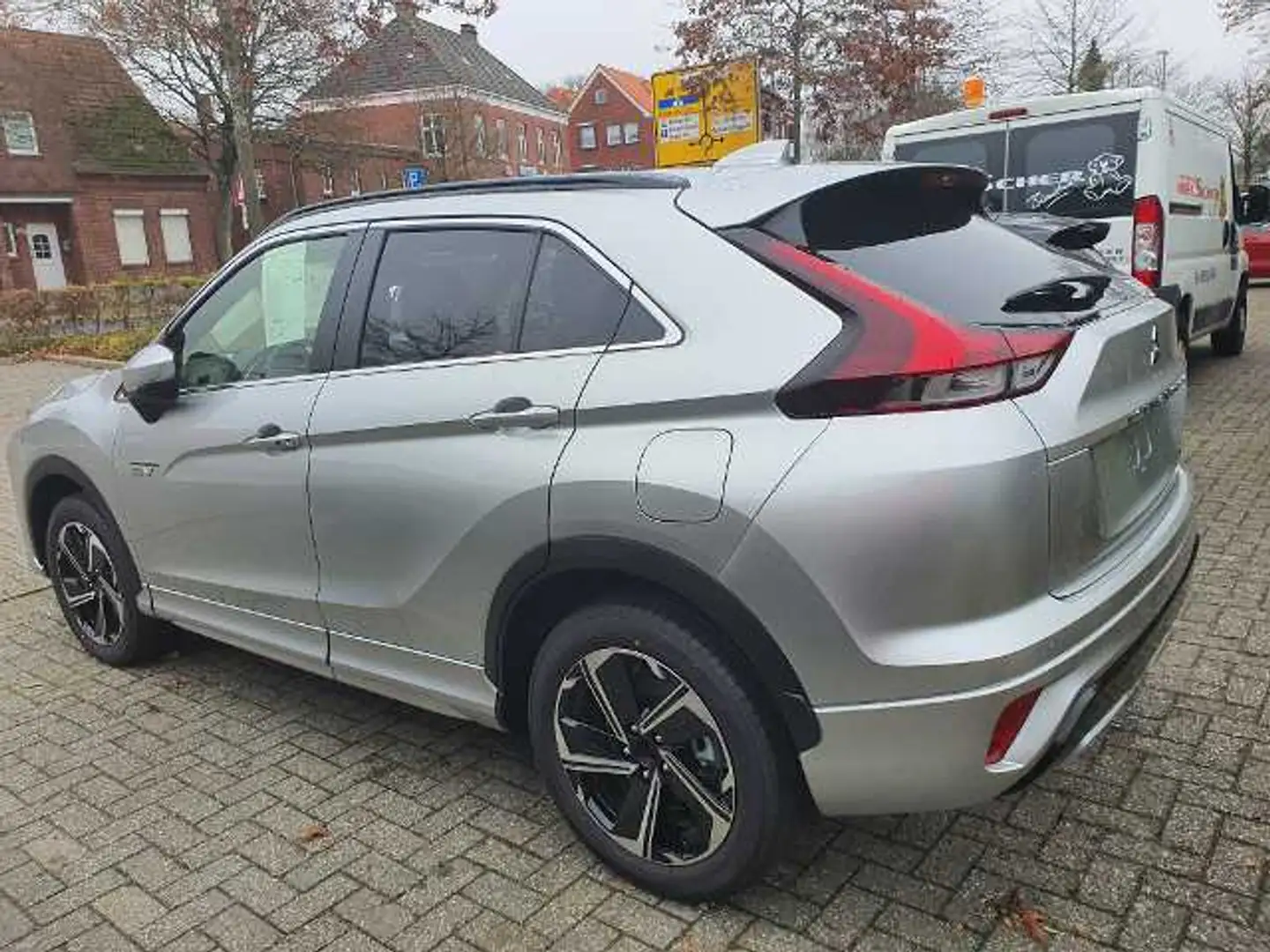 Mitsubishi Eclipse Cross Plug-in Hybrid Select 4WD Plateado - 1