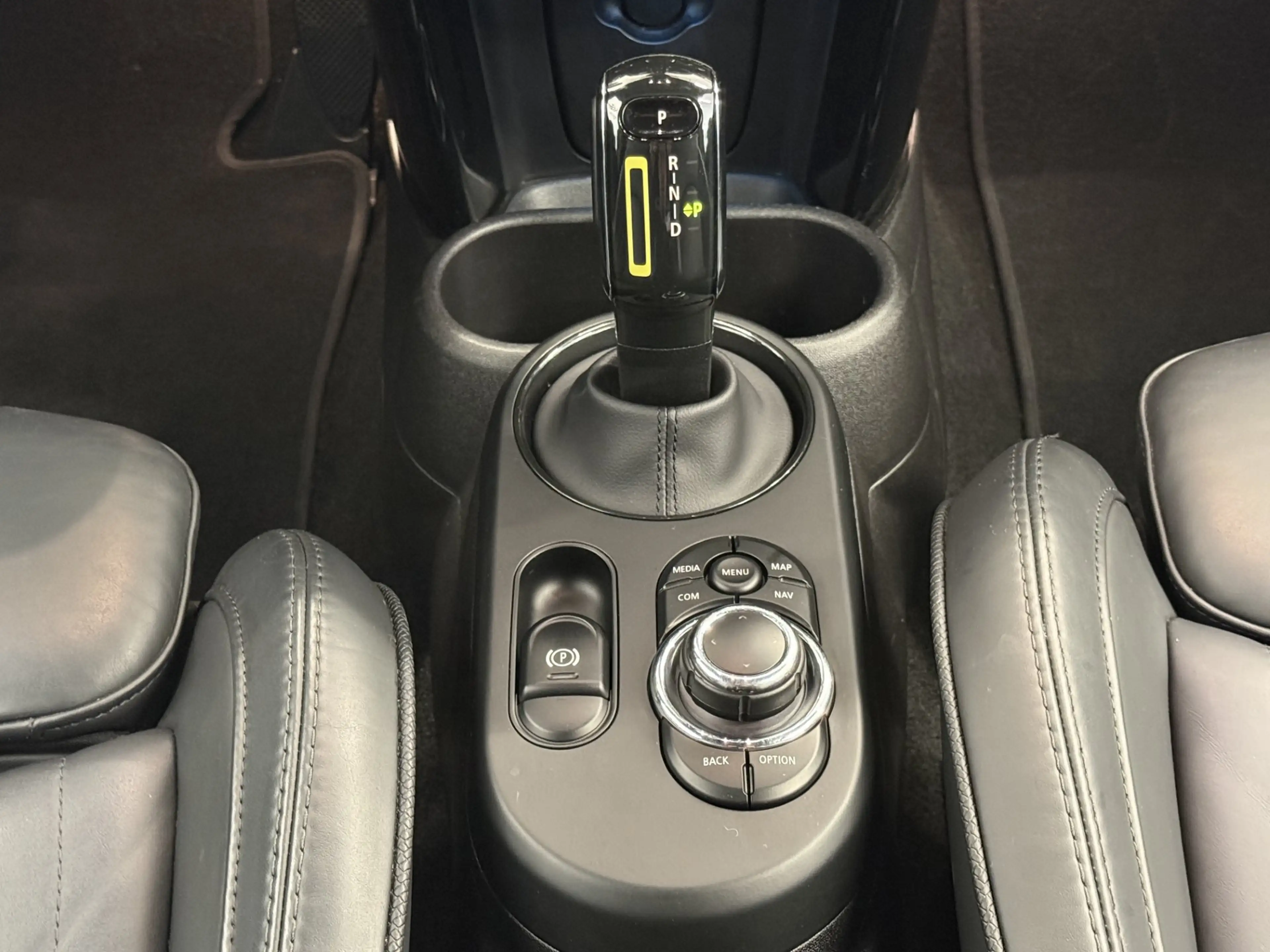 MINI Cooper SE — photo 11