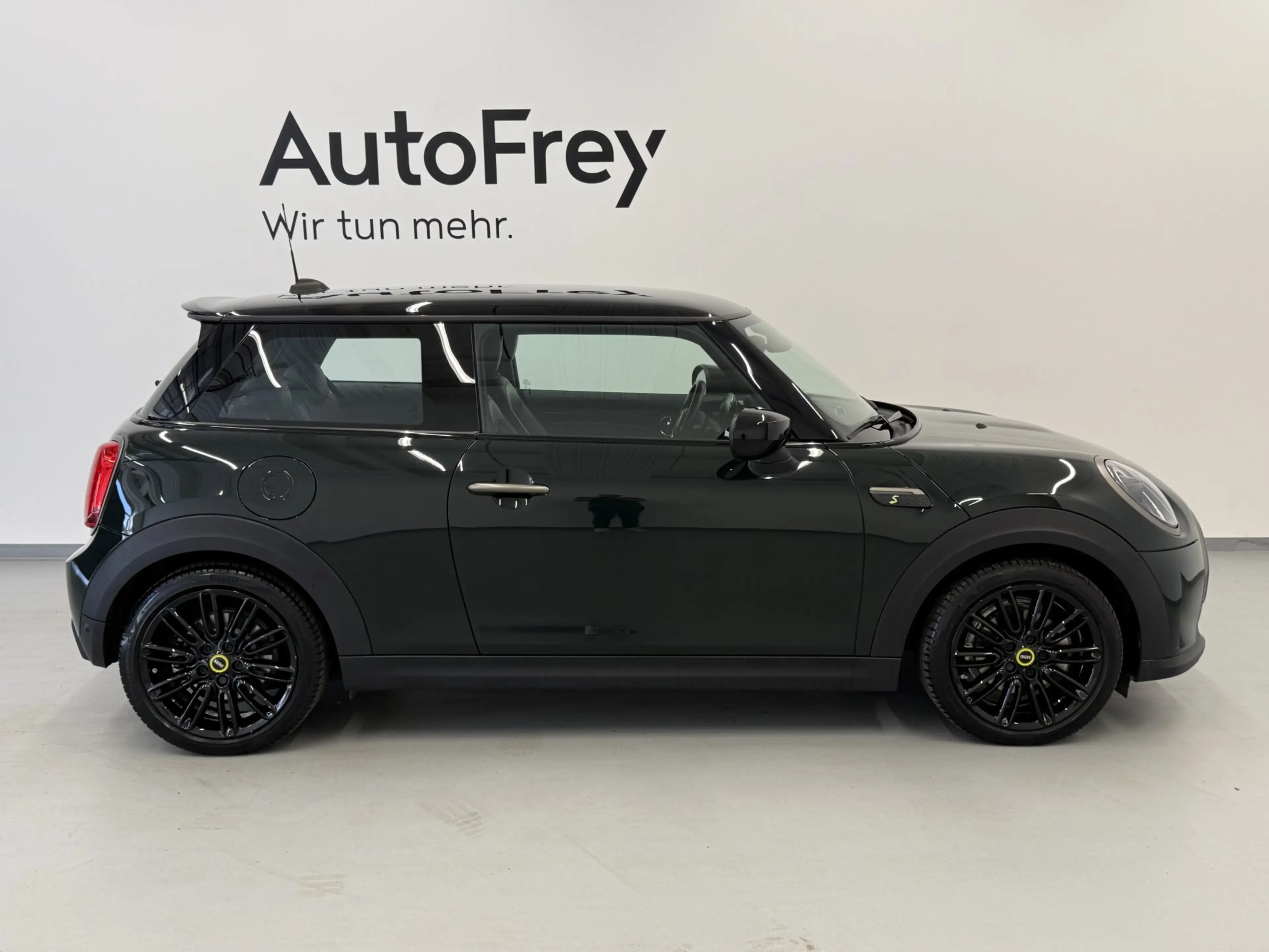 MINI Cooper SE — photo 3