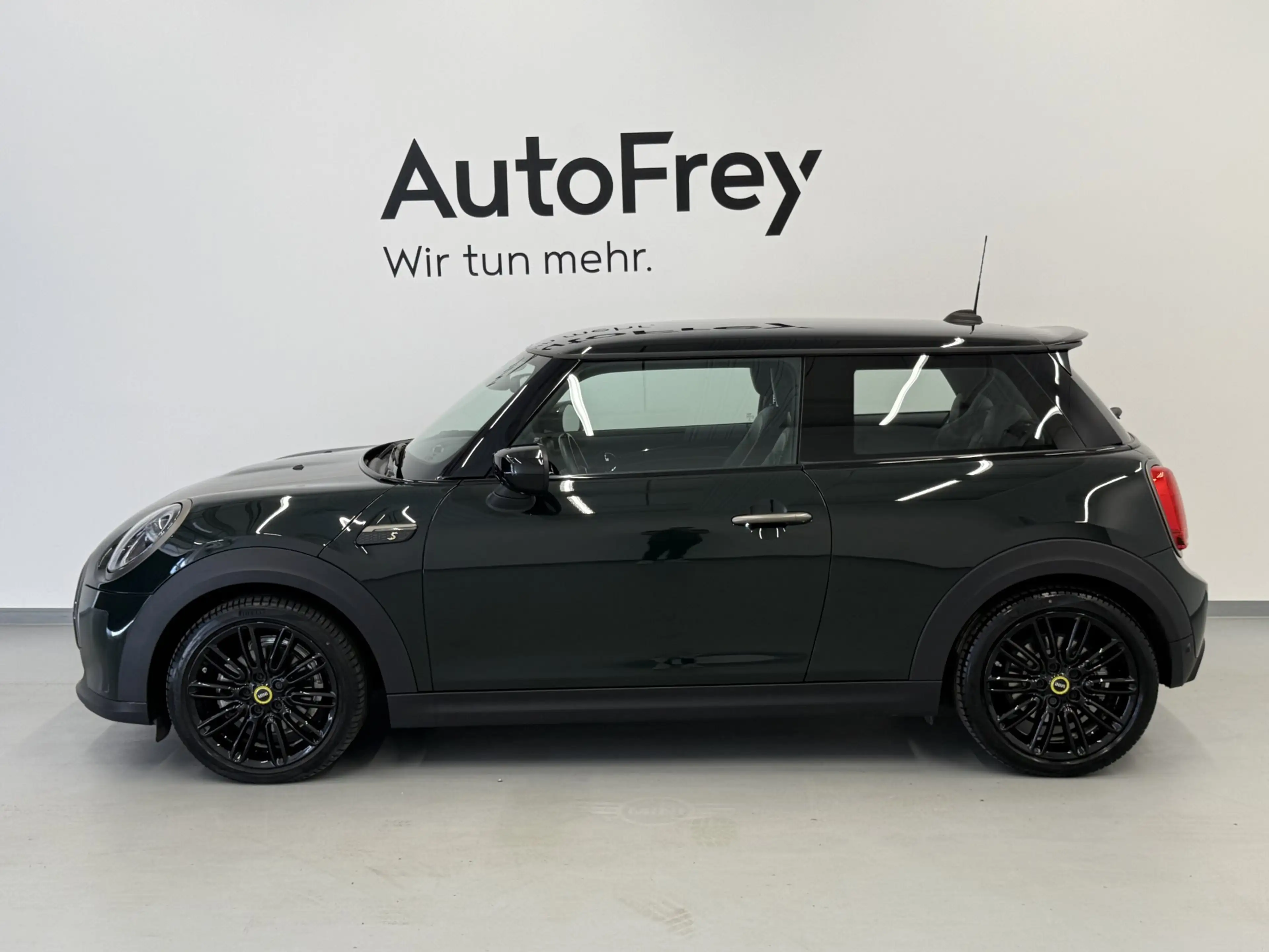 MINI Cooper SE — photo 4