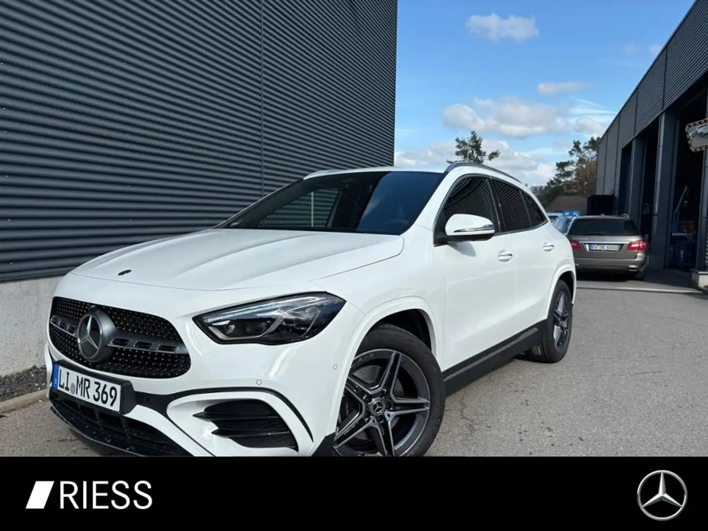 Mercedes-Benz GLA 220 4M AMG+AHK+DISTR+MULTIBEAM+KEYLESS+360°+ Weiß - 1