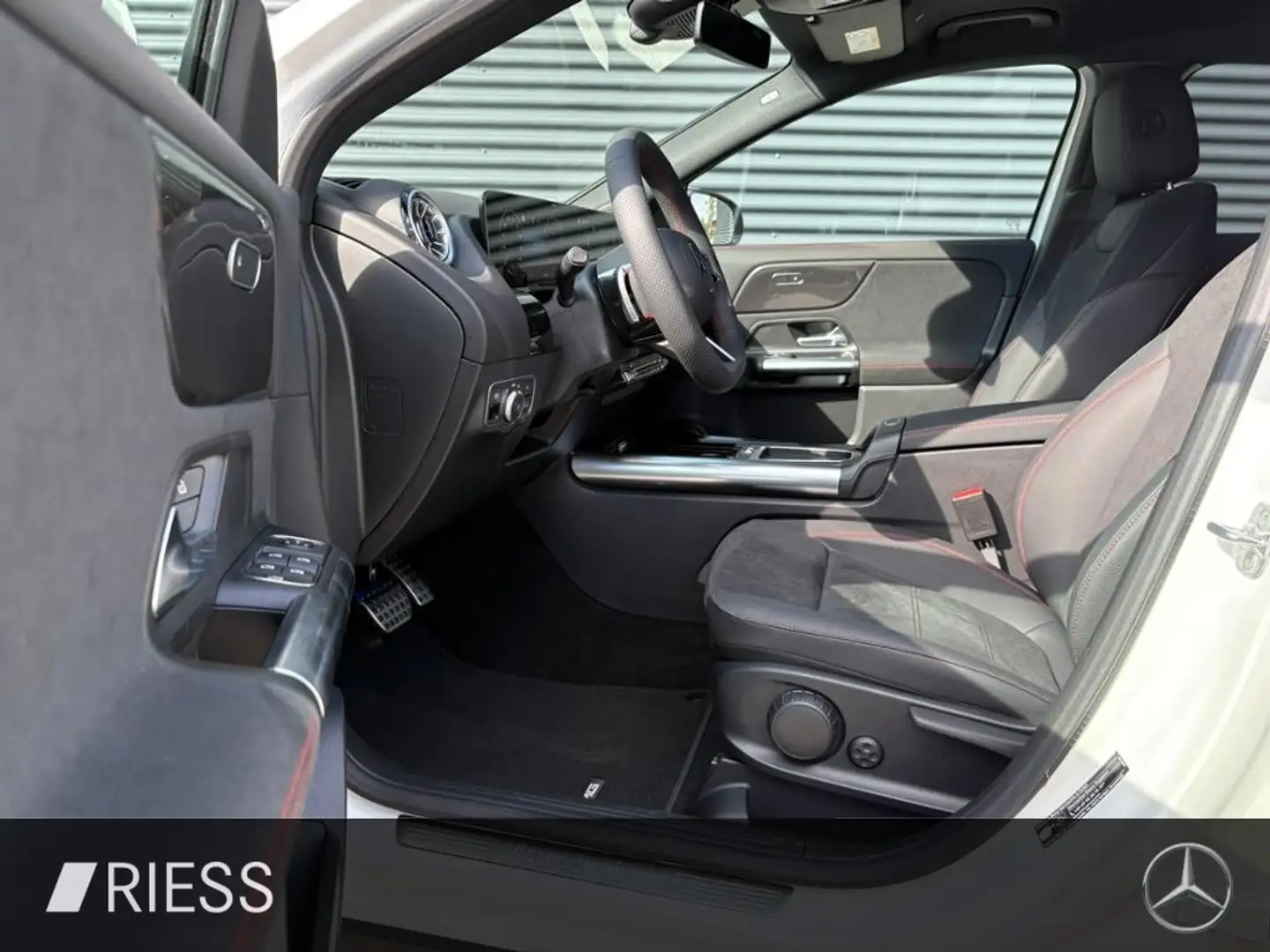 Mercedes-Benz GLA 220 4M AMG+AHK+DISTR+MULTIBEAM+KEYLESS+360°+ Білий - 2