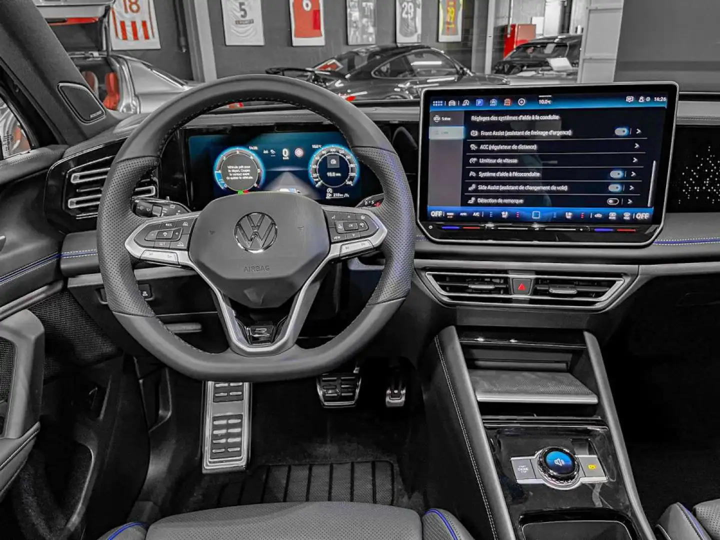 Volkswagen Tiguan Tiguan 2.0 TDI/DSG/4Motion R-Line/ AHK/Pano/360/L Noir - 2