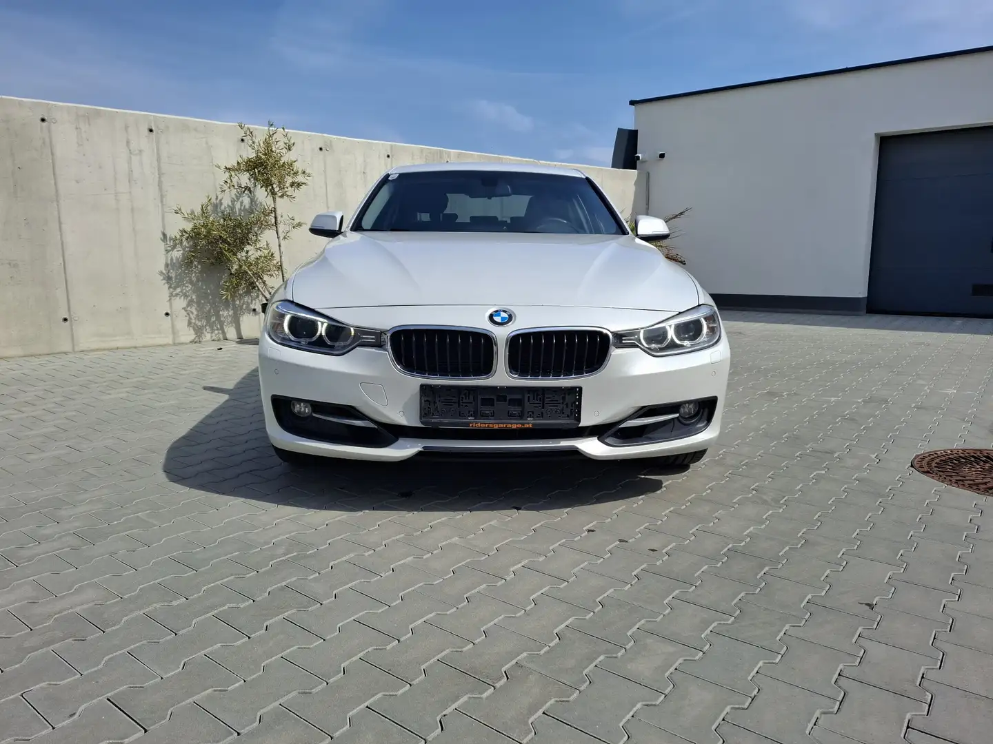BMW 316 F30 Perlmutt weiß - 2