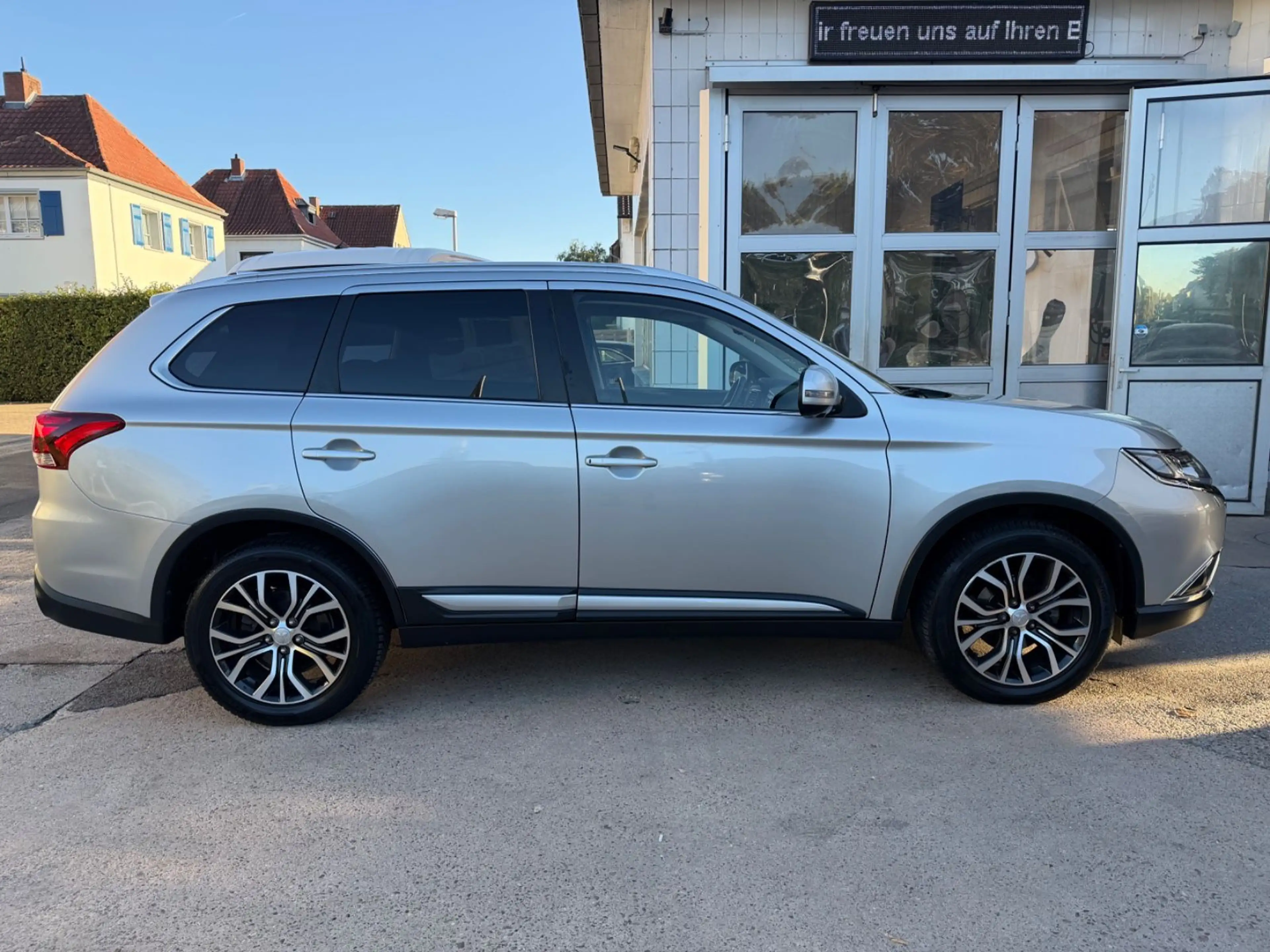 Mitsubishi Outlander Edition+ *1.Hand*Automatik*360°Kam*LED — photo 5