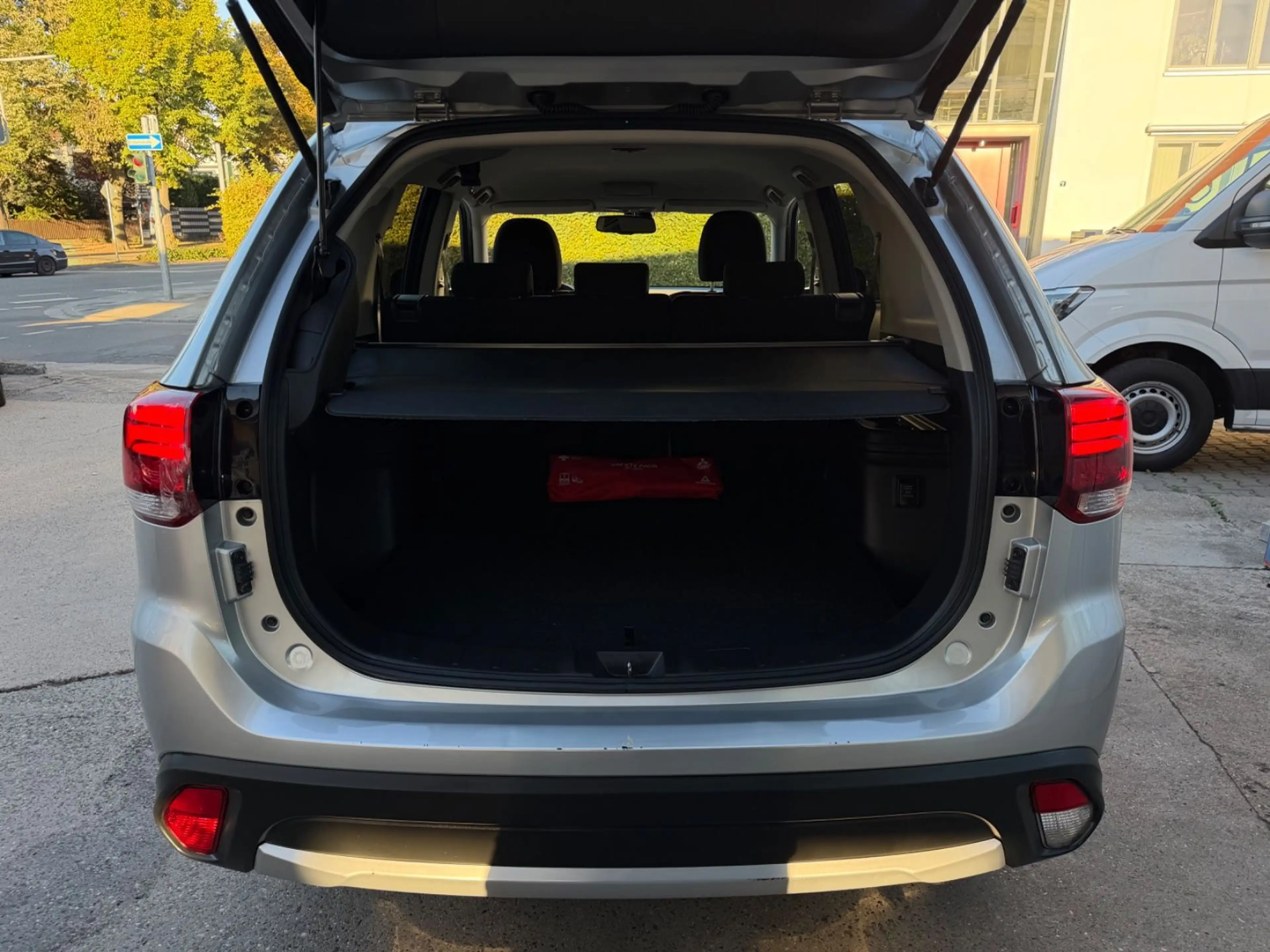 Mitsubishi Outlander Edition+ *1.Hand*Automatik*360°Kam*LED — photo 9