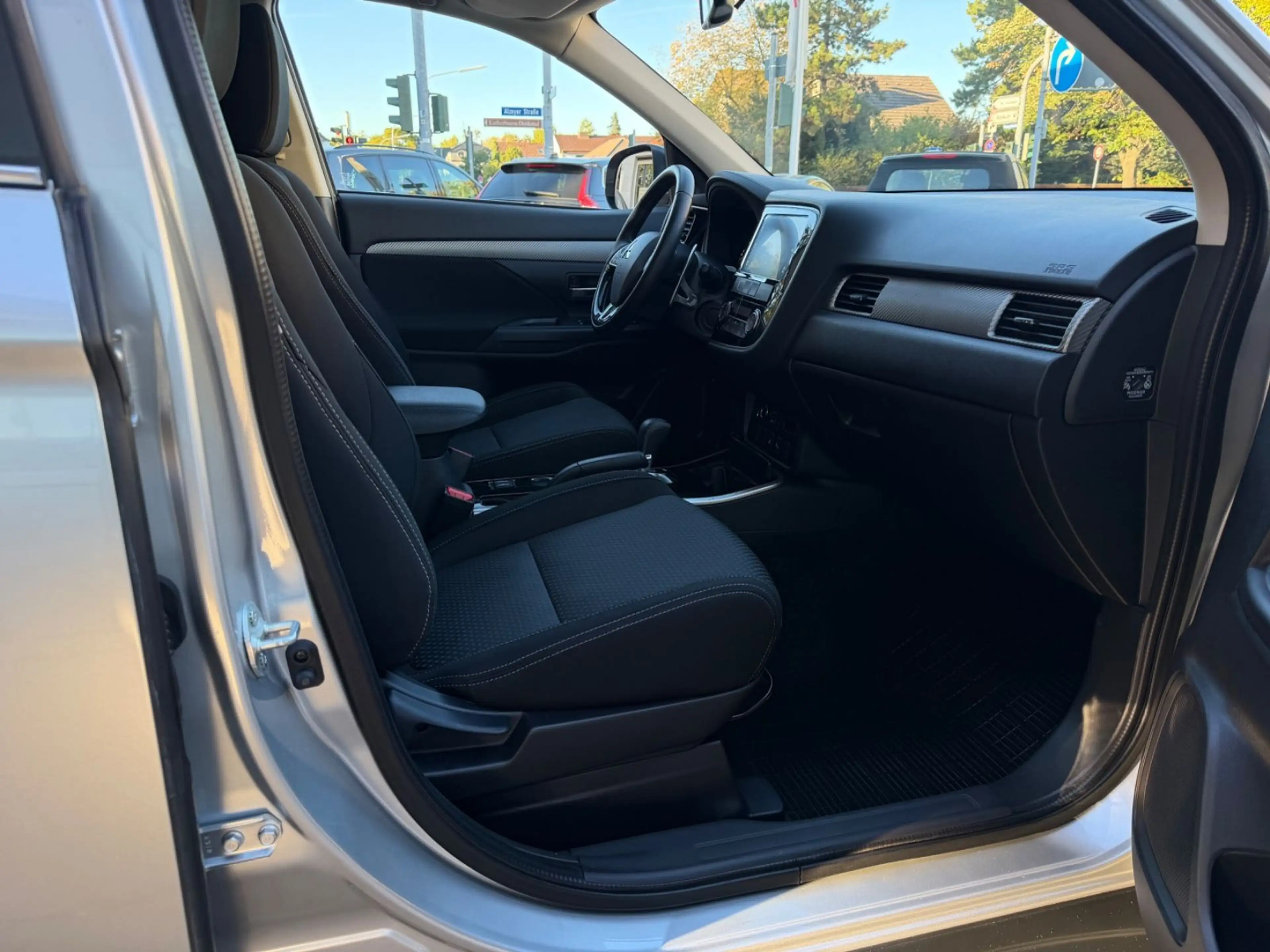 Mitsubishi Outlander Edition+ *1.Hand*Automatik*360°Kam*LED — photo 14