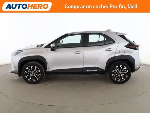 Toyota Yaris Cross view 3