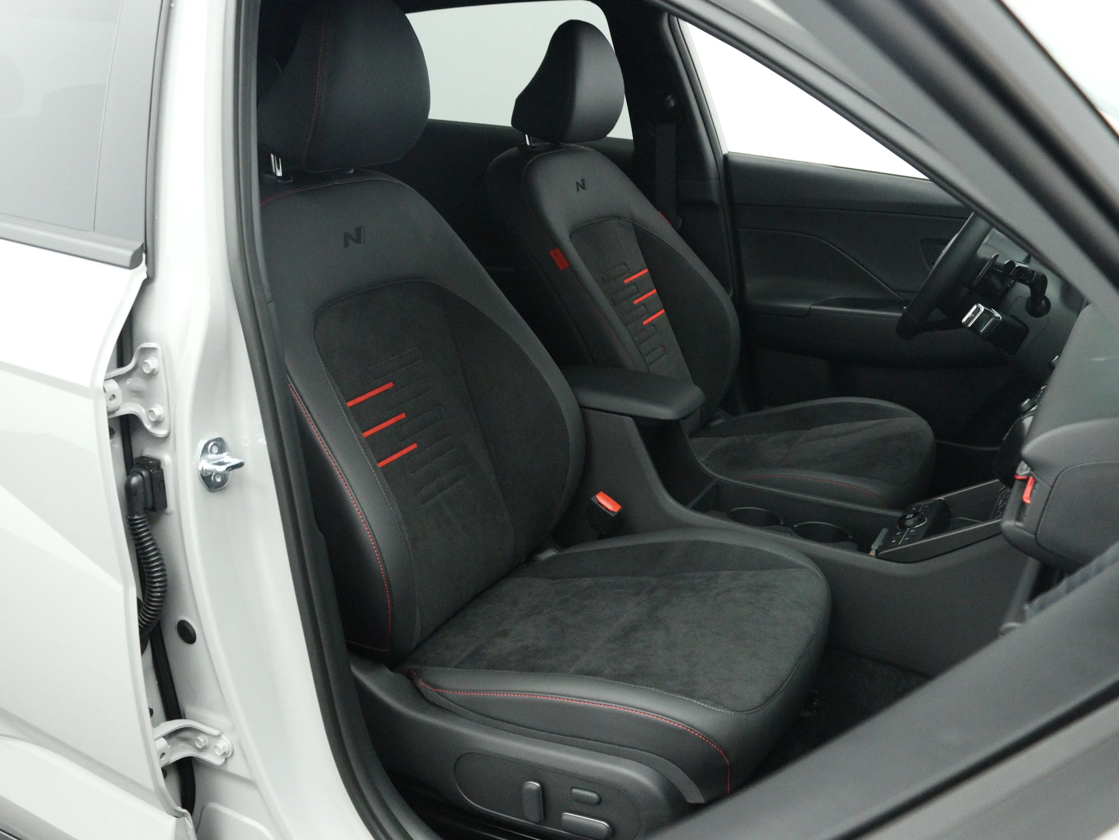 Hyundai KONA 1.6 GDI HEV N Line (Cyber Gray / Phantom Black Two — photo 11