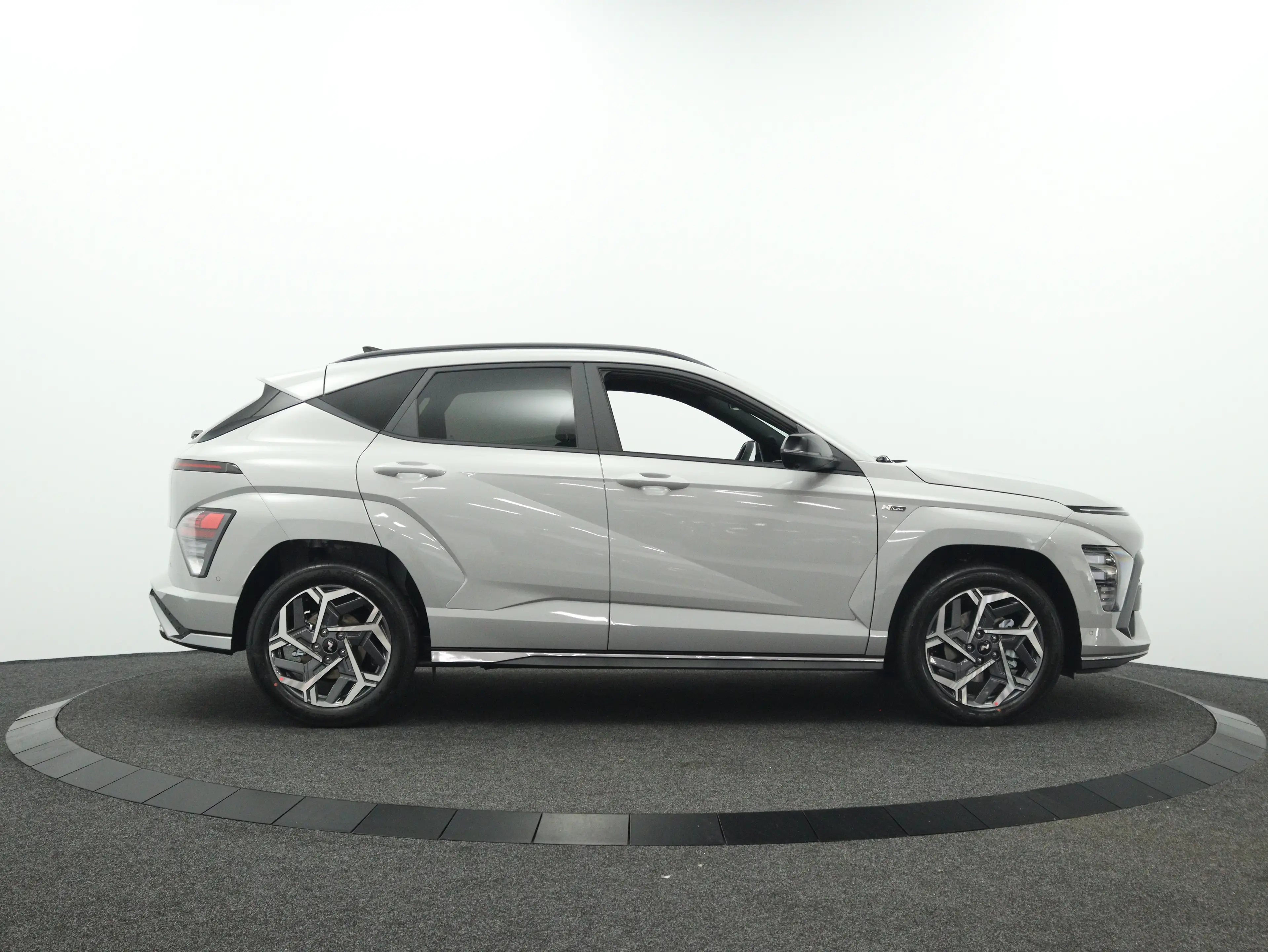 Hyundai KONA 1.6 GDI HEV N Line (Cyber Gray / Phantom Black Two — photo 13