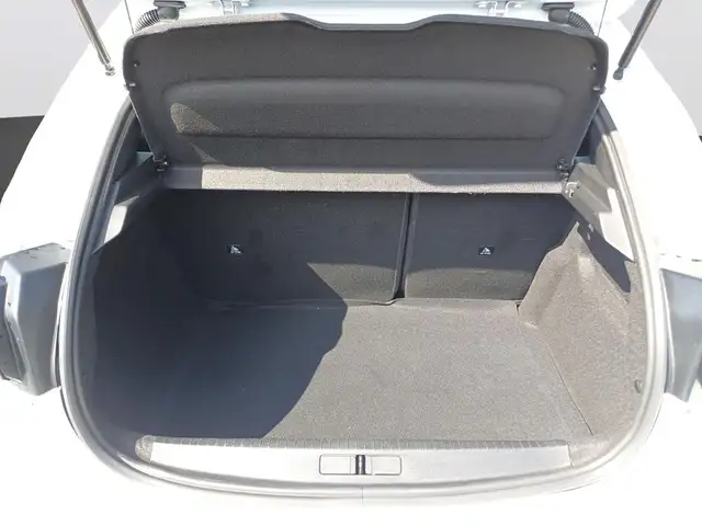 Peugeot 208 view 7