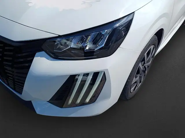 Peugeot 208 view 9