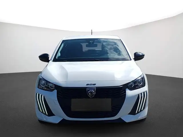 Peugeot 208 view 2