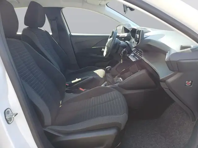 Peugeot 208 view 11