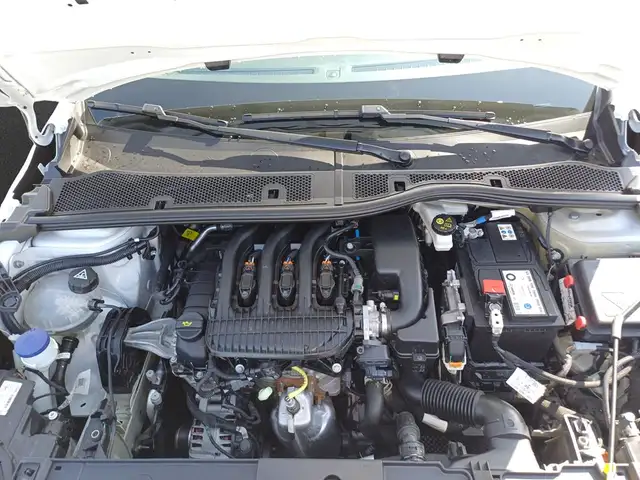 Peugeot 208 view 5