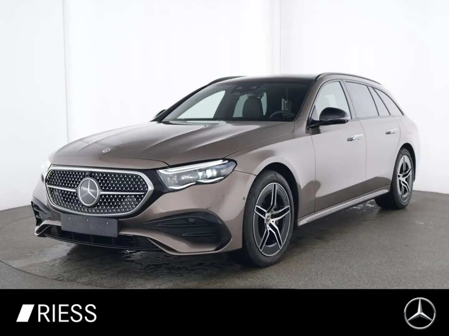 Mercedes-Benz E 300 de T AMG Sport Night Distr AHK Pano Airm Brun - 1