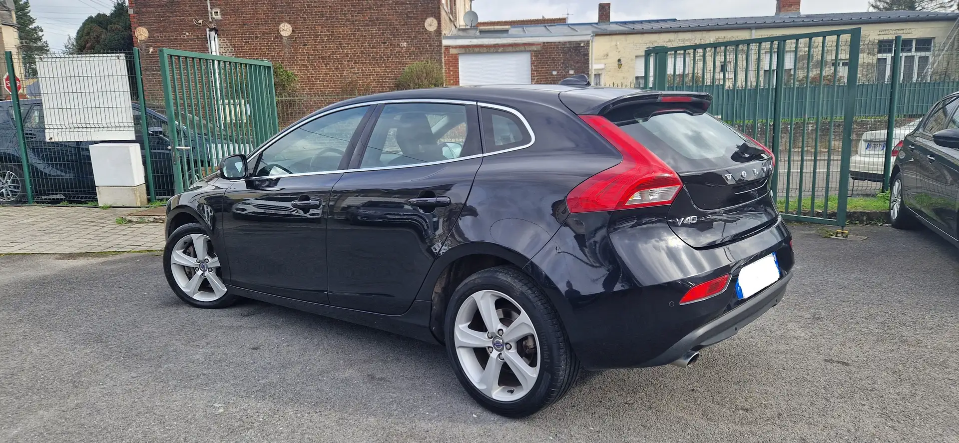 Volvo V40 D3 150 Summum Geartronic A Fekete - 2
