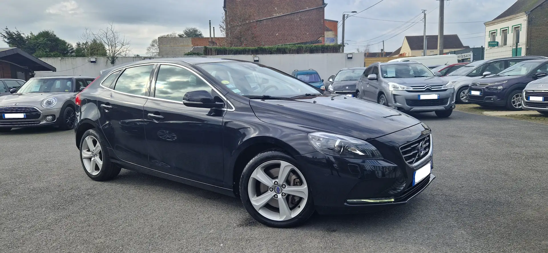 Volvo V40 D3 150 Summum Geartronic A Fekete - 1