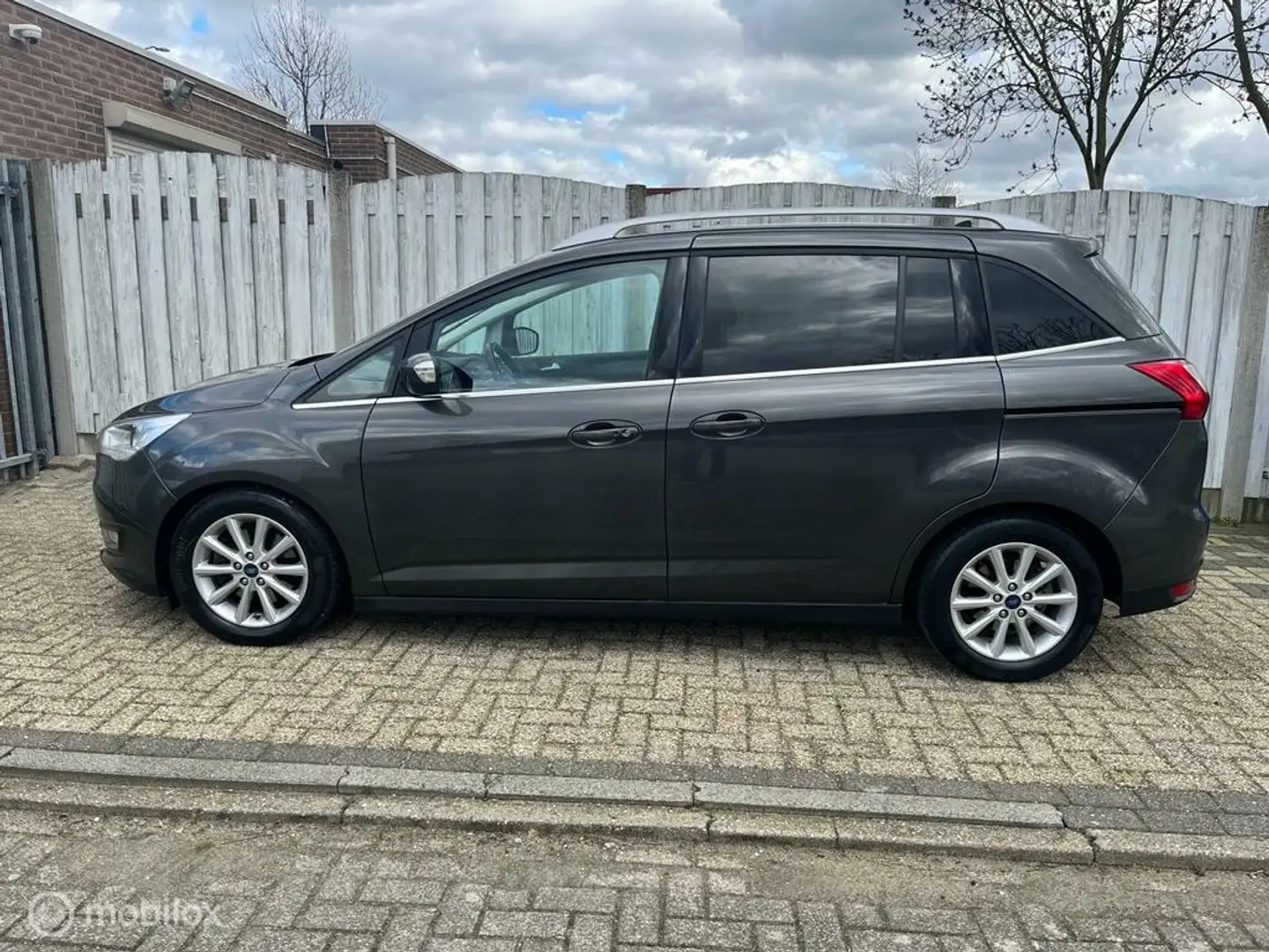 Ford Grand C-Max 1.0 Titanium,clima,key-less,6-24 mnd garantie moge Grijs - 2