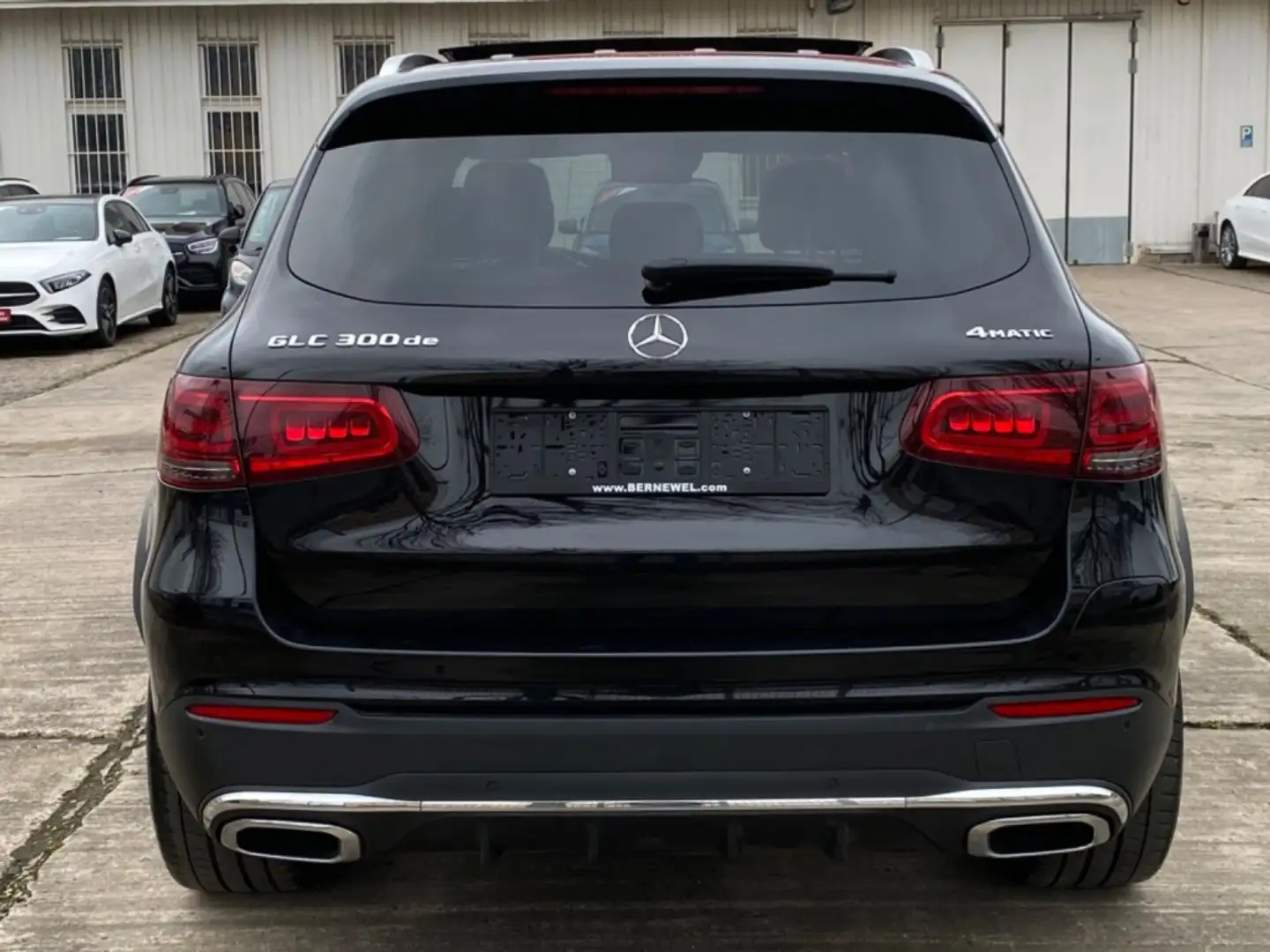 Mercedes-Benz GLC 300 300de 4Matic 9G-Tronic Zwart - 2