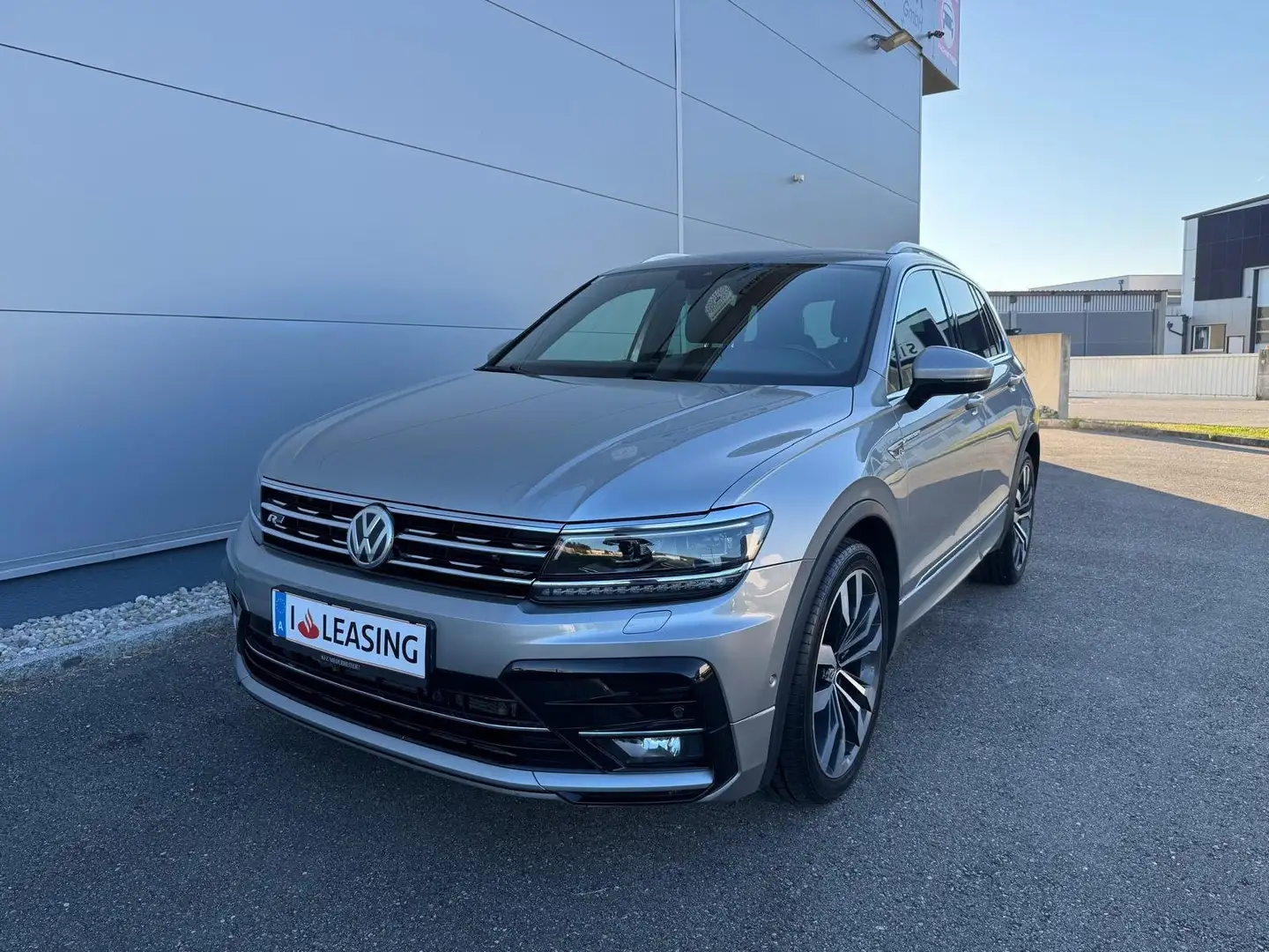 Volkswagen Tiguan 2.0 TDI 4Motion DSG Highline *R-LINE*AHK*Standhzg* Grau - 2