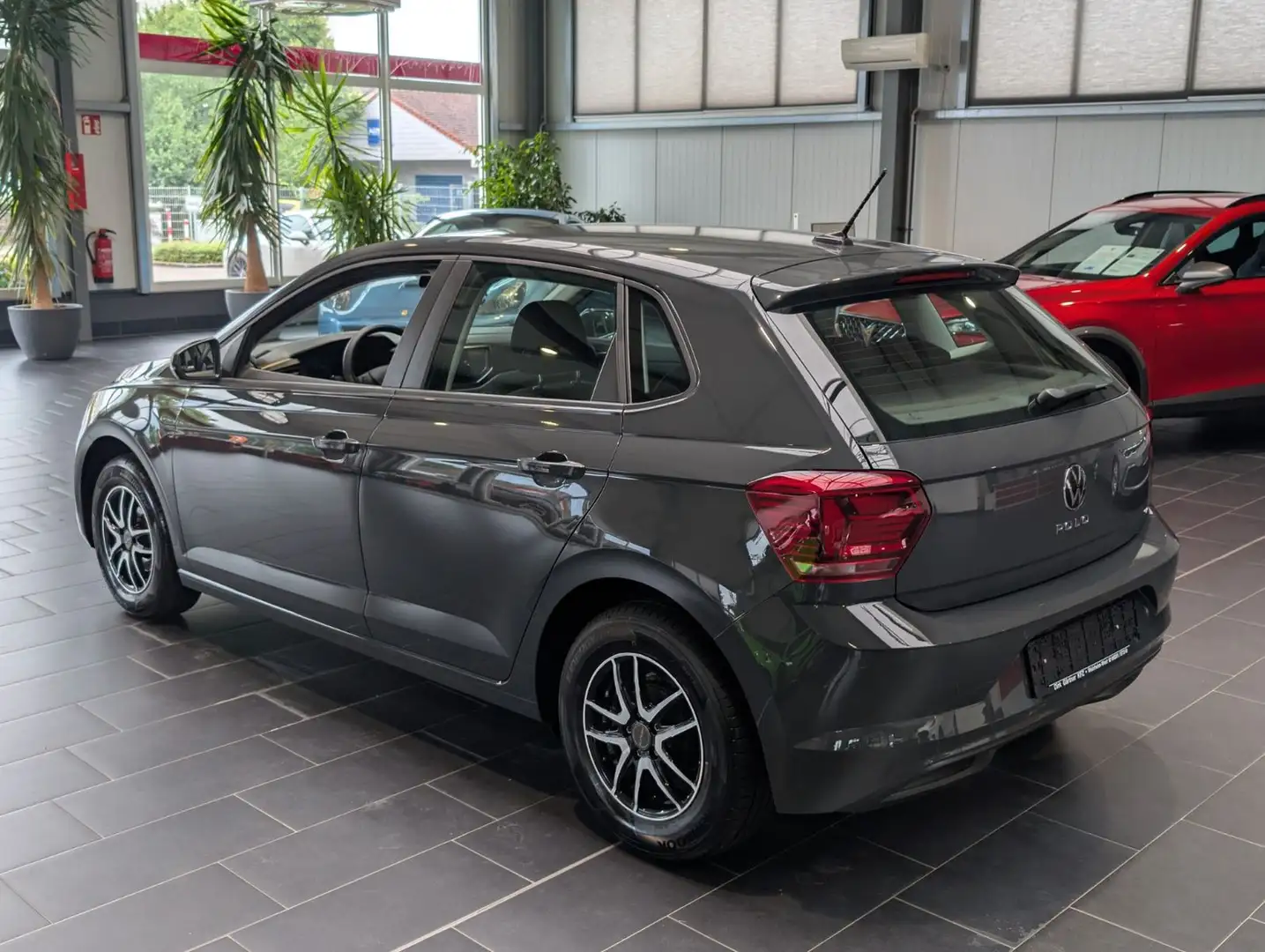 Volkswagen Polo 1.0 Trendline PDC Klima 1.Hand DAB Сірий - 2