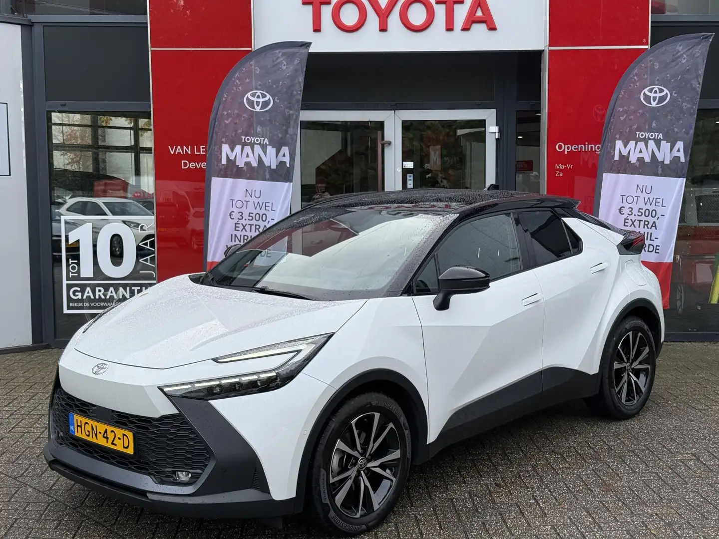 Toyota C-HR 1.8 Hybrid 140 First Edition KEYLESS NAVI PARKEERS Wit - 1
