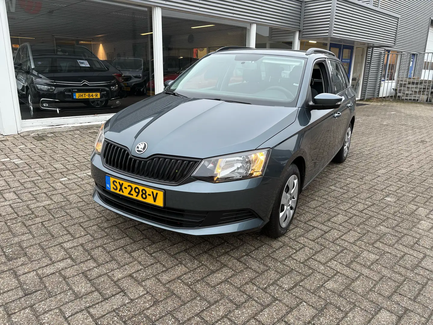 Skoda Fabia 1.0 MPI Active Grau - 1