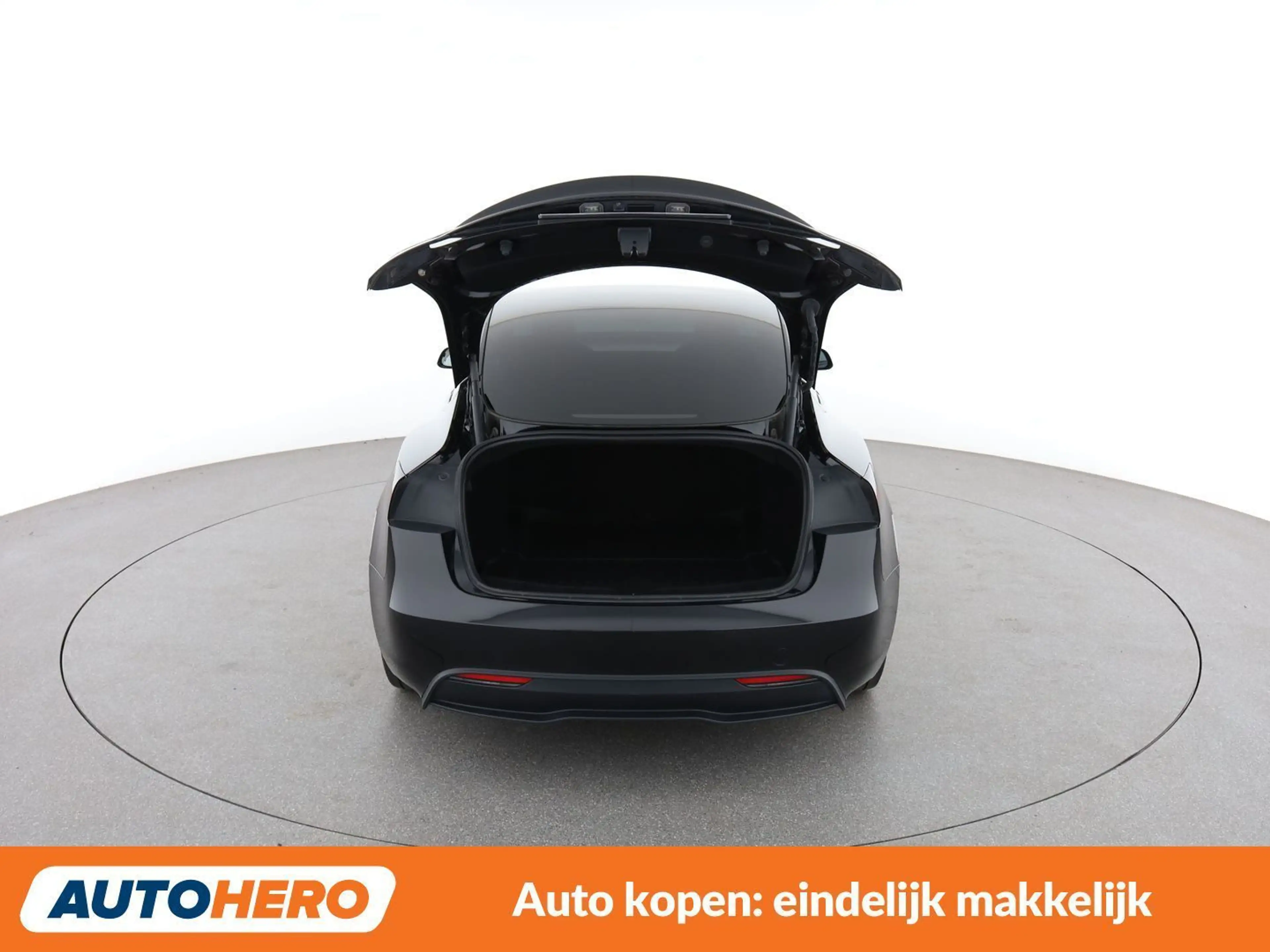 Tesla Model 3 Standard Range — photo 16