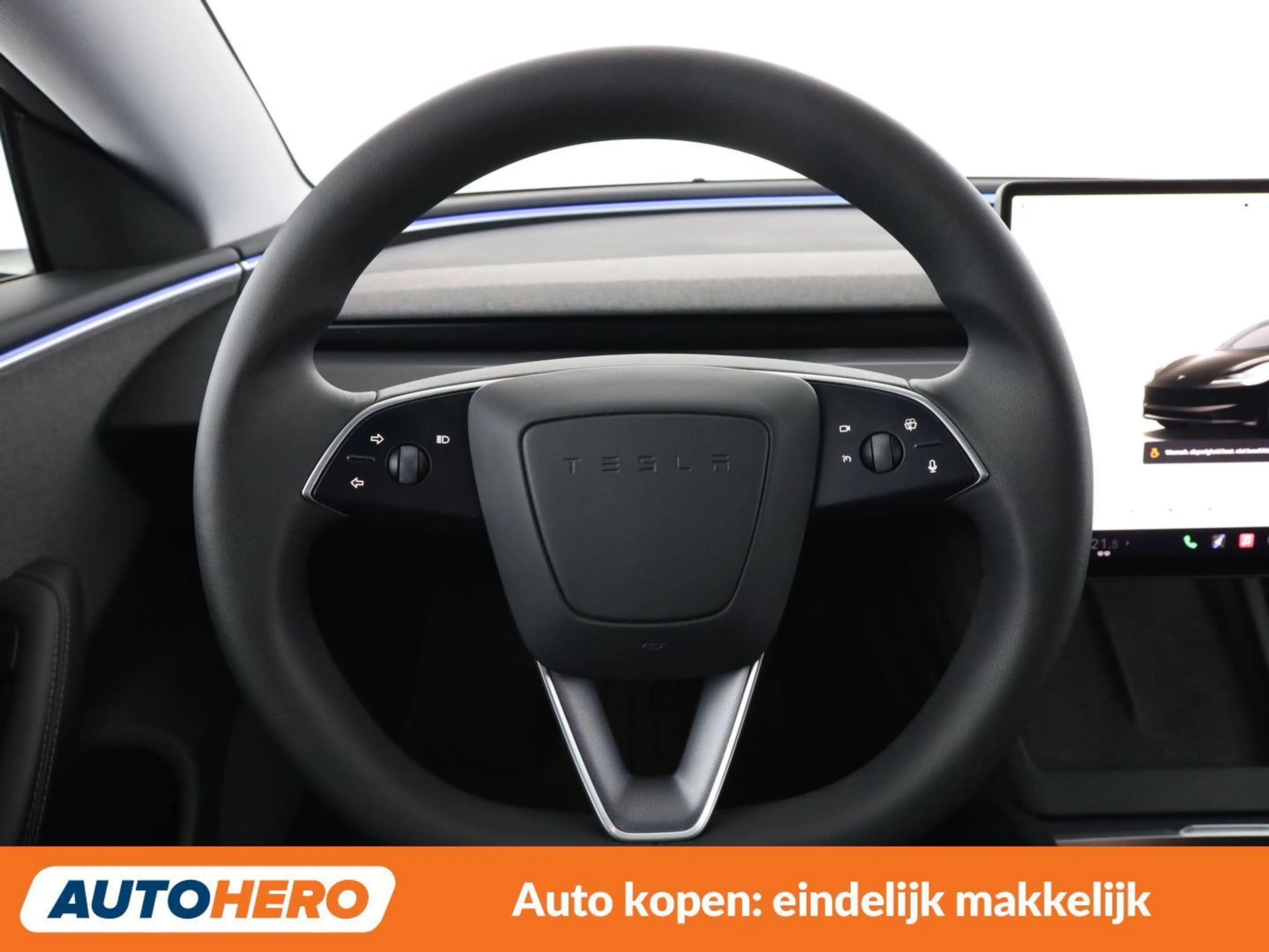 Tesla Model 3 Standard Range — photo 19