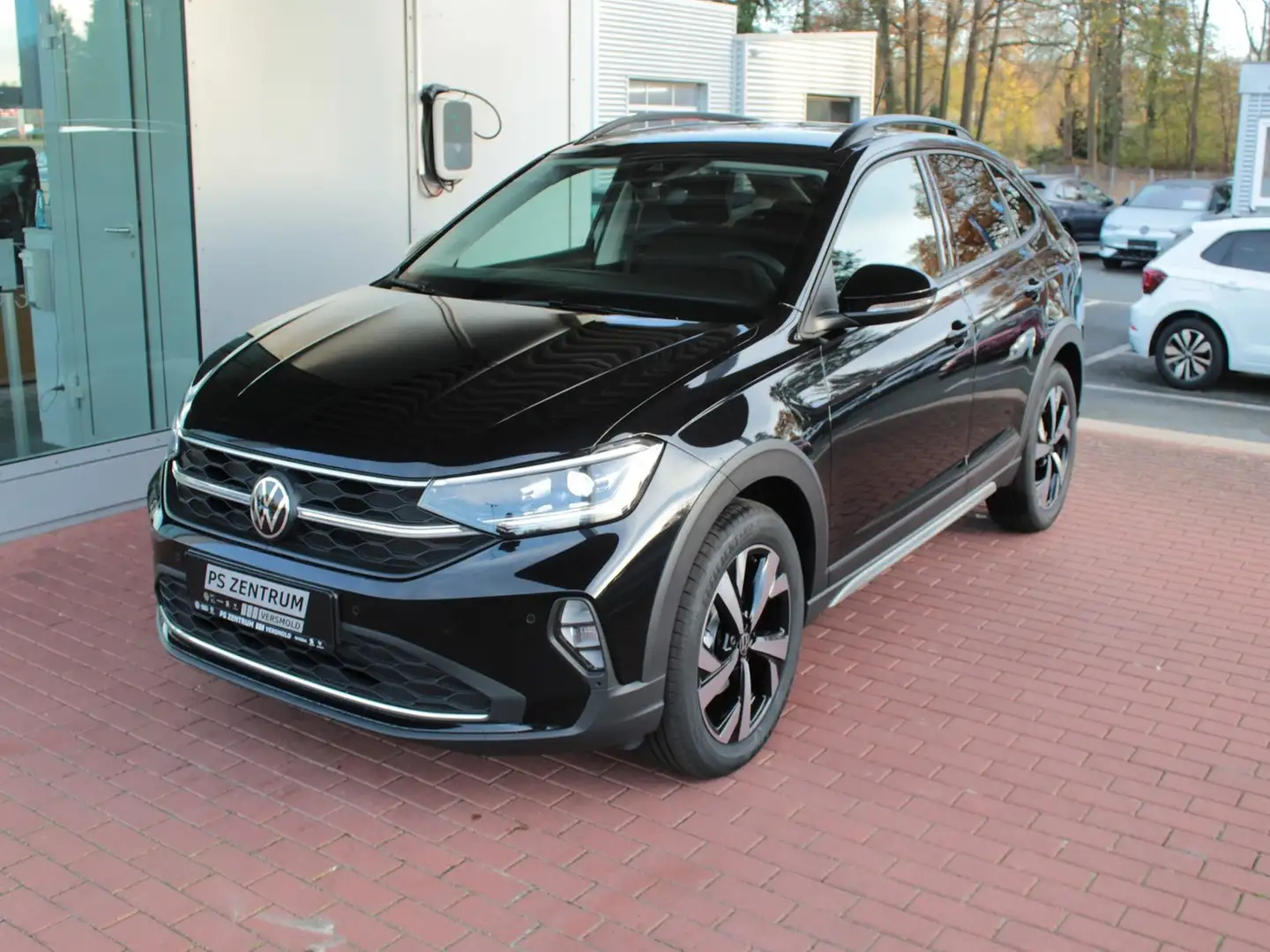 Volkswagen Taigo 1.5 TSI DSG Life Schwarz - 2