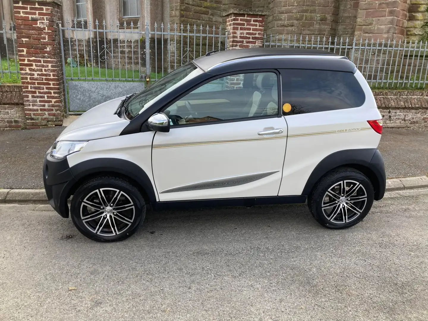 Aixam Crossover S9 / 600CC / 4PLACES / PACK BISSONNETTE Weiß - 2