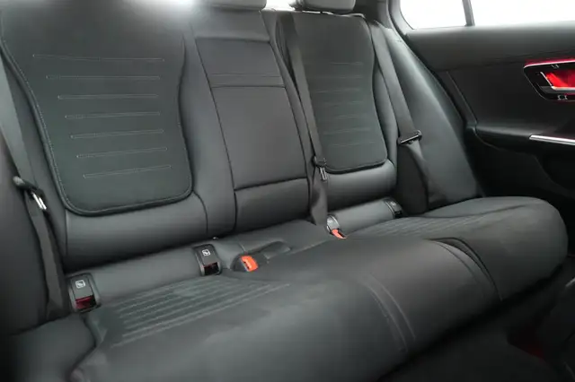 Mercedes-Benz C-Class view 12