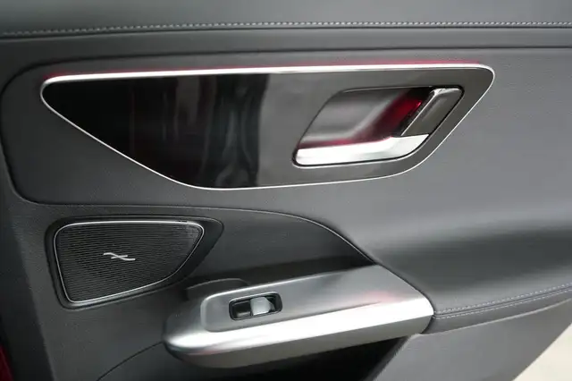 Mercedes-Benz C-Class view 13