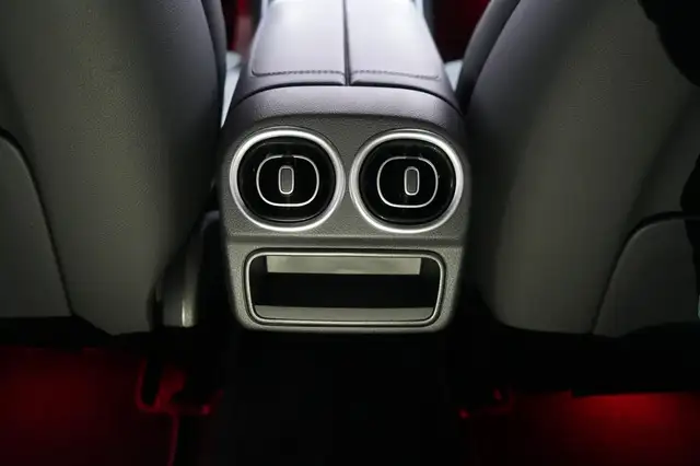 Mercedes-Benz C-Class view 14