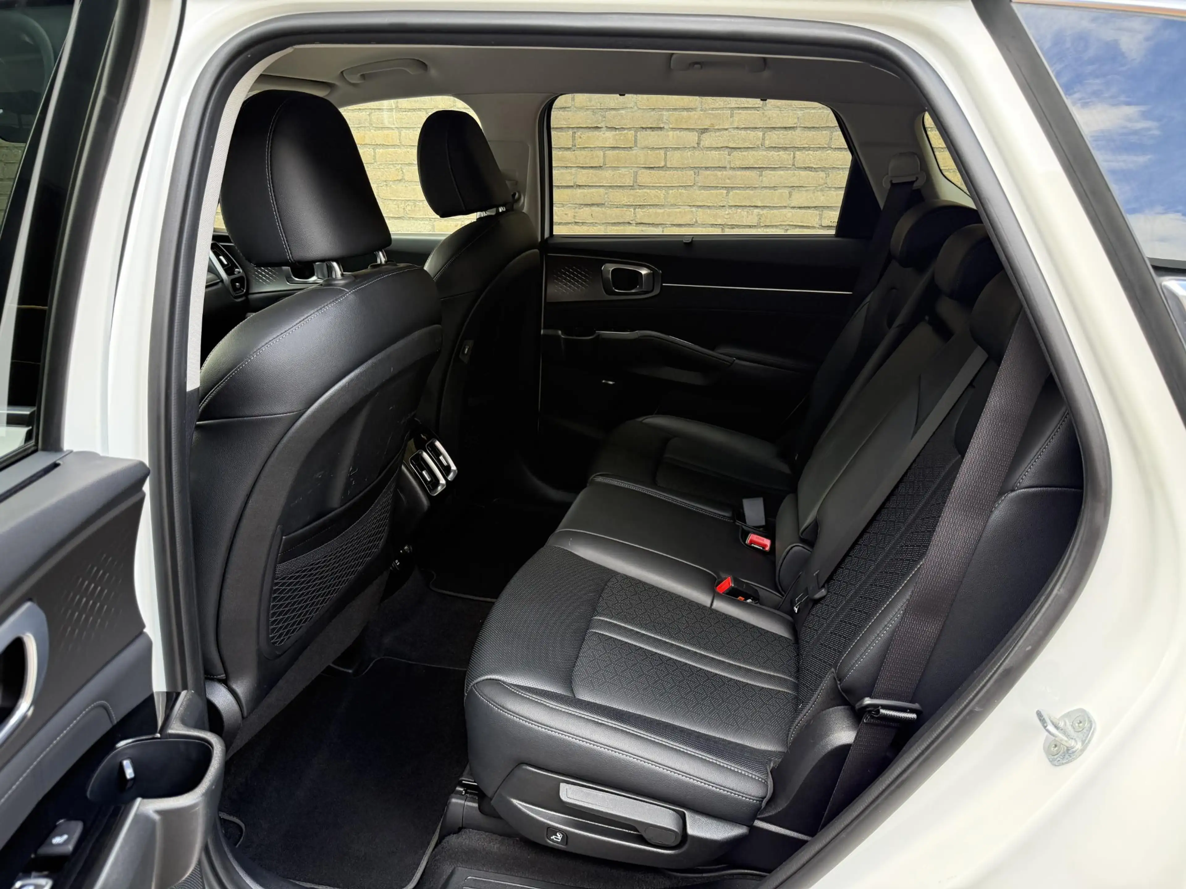 Kia Sorento 1.6 T-GDI Plug-in Hybrid 4WD DynamicPlusLine | 7-p — photo 17