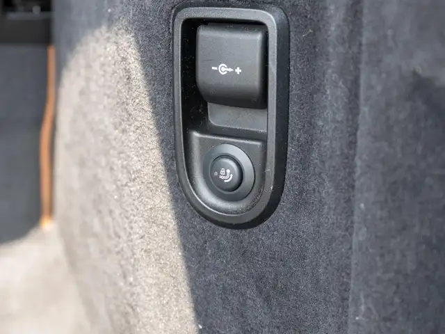 BMW 5 Series view 23
