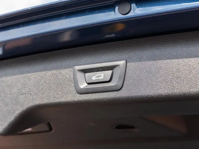 BMW 5 Series view 24