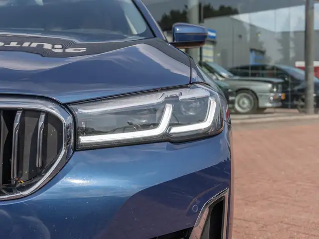 BMW 5 Series view 19