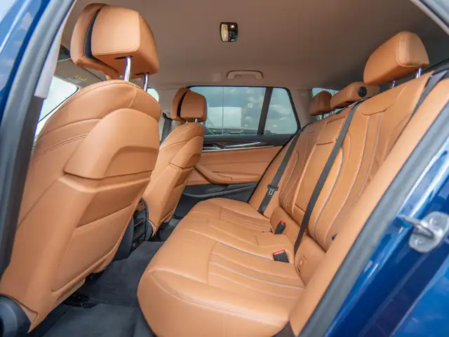 BMW 5 Series view 21