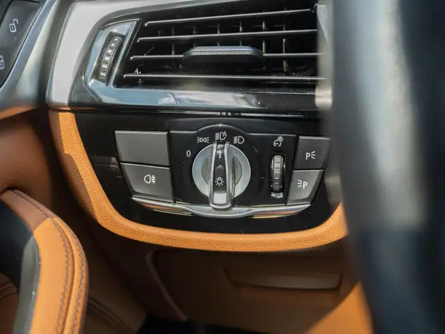 BMW 5 Series view 30