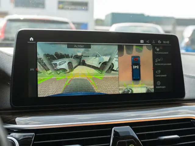 BMW 5 Series view 17