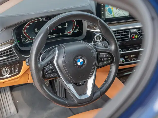 BMW 5 Series view 6