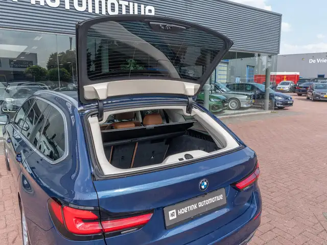 BMW 5 Series view 26