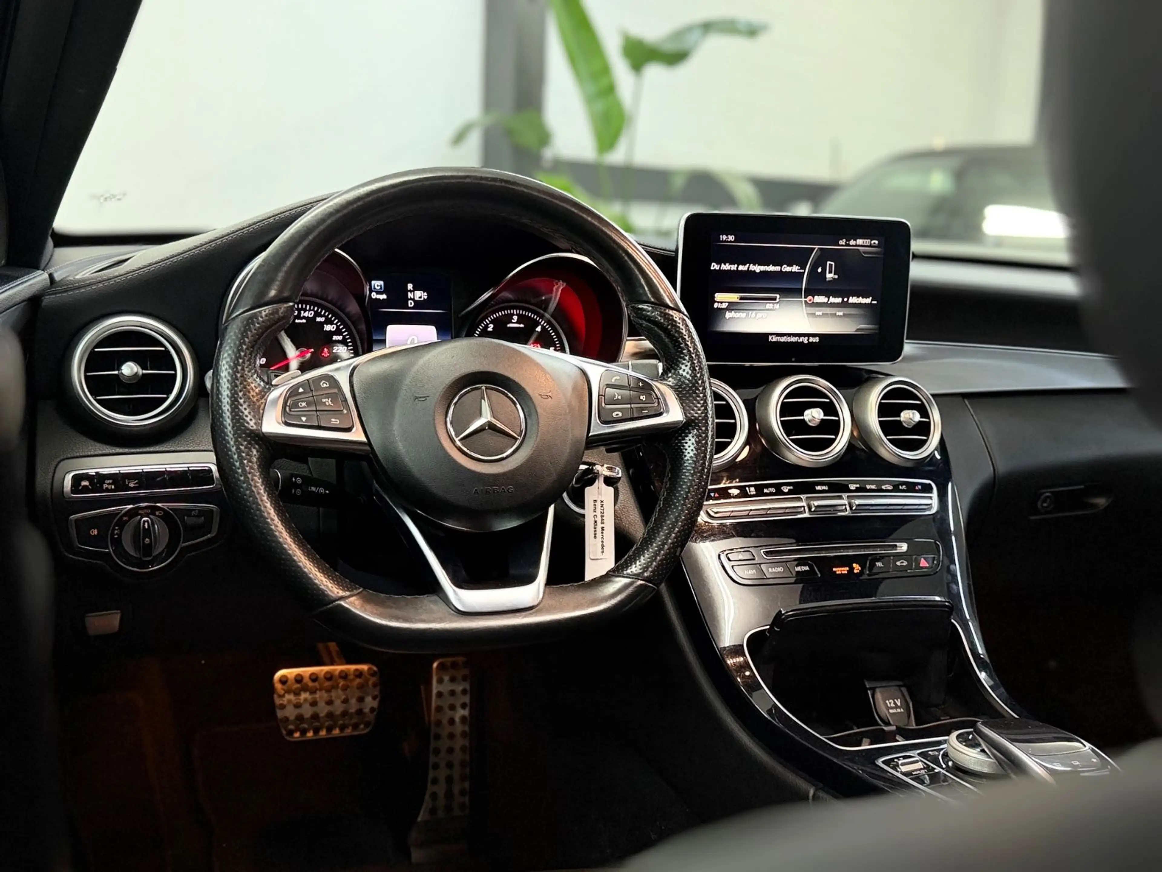 Mercedes-Benz C 250 AMG Line / 4Matic — photo 12